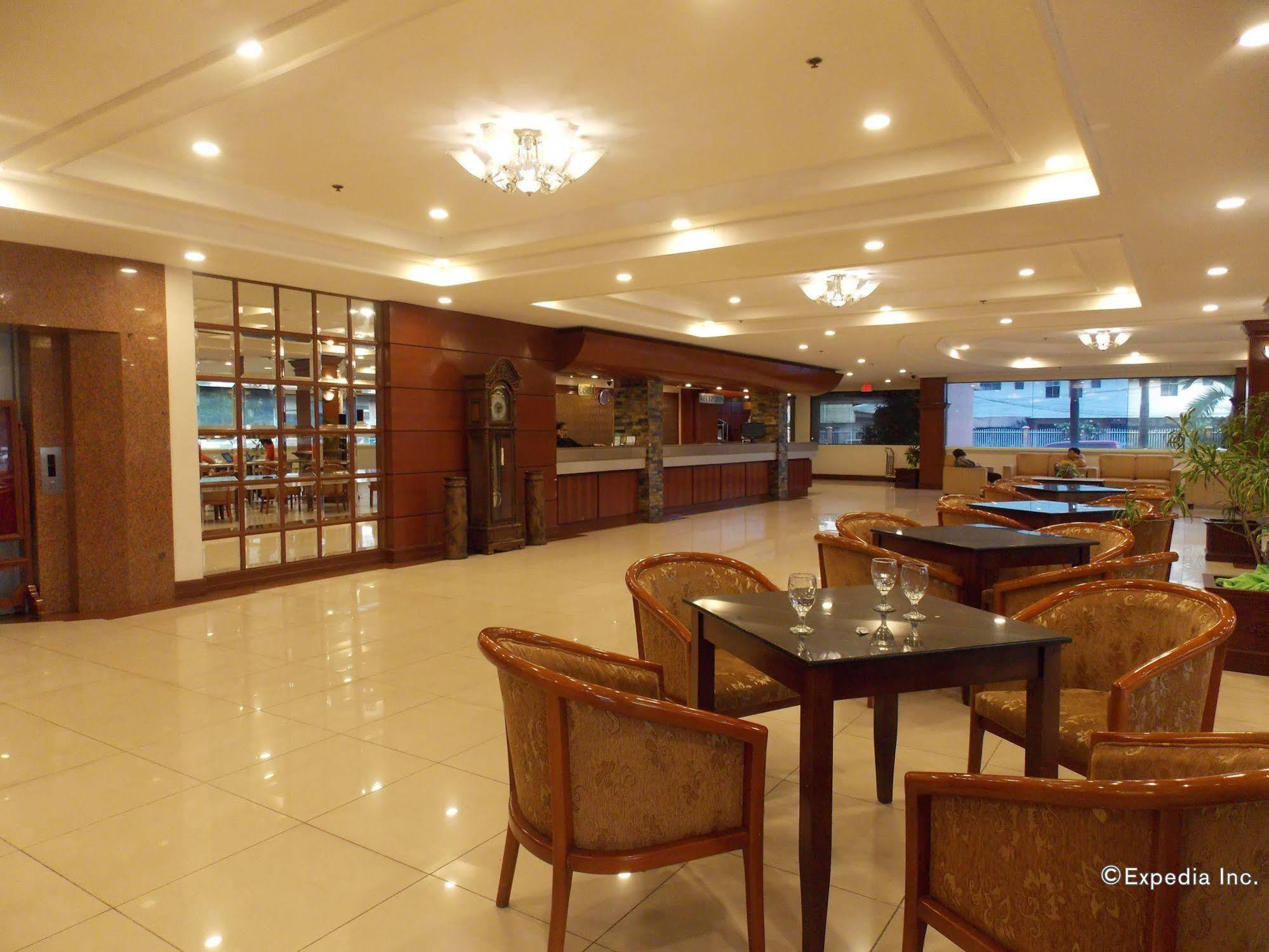 Grand Regal Hotel Баколод Екстер'єр фото
