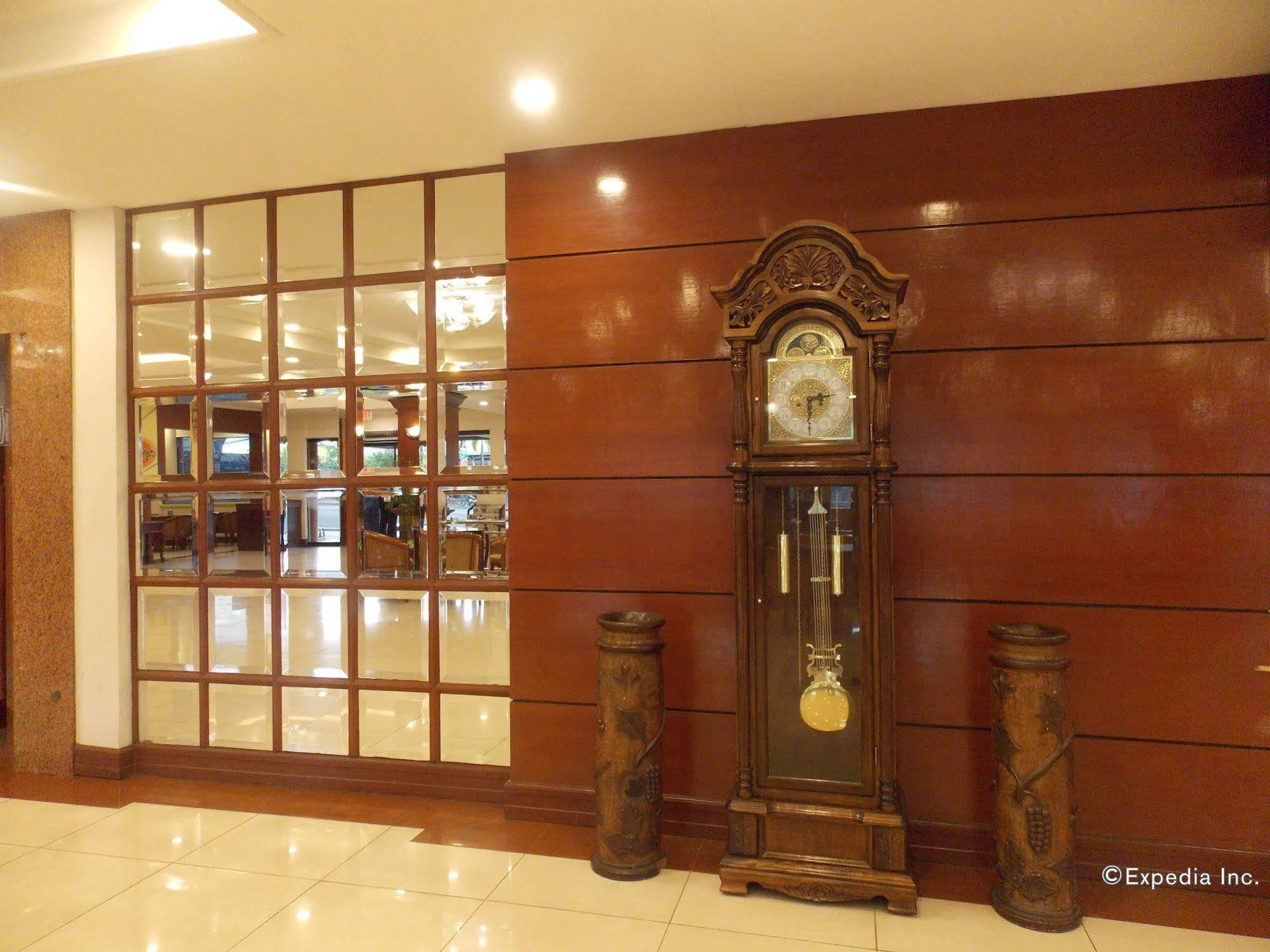Grand Regal Hotel Баколод Екстер'єр фото