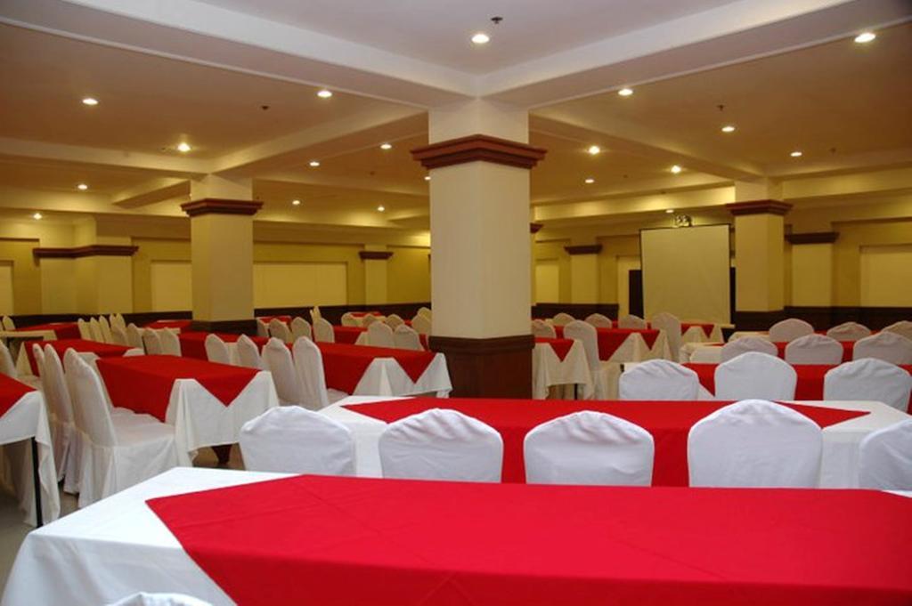 Grand Regal Hotel Баколод Екстер'єр фото