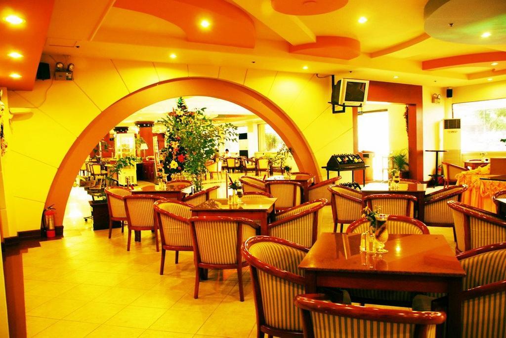 Grand Regal Hotel Баколод Екстер'єр фото