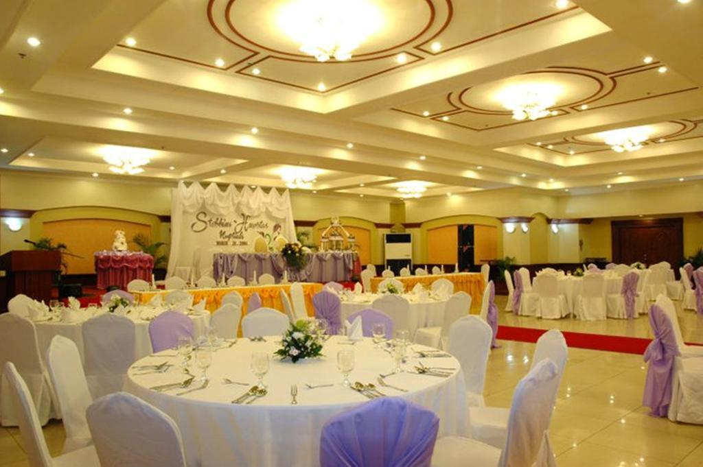 Grand Regal Hotel Баколод Екстер'єр фото