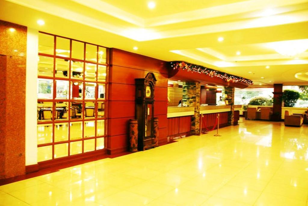 Grand Regal Hotel Баколод Екстер'єр фото