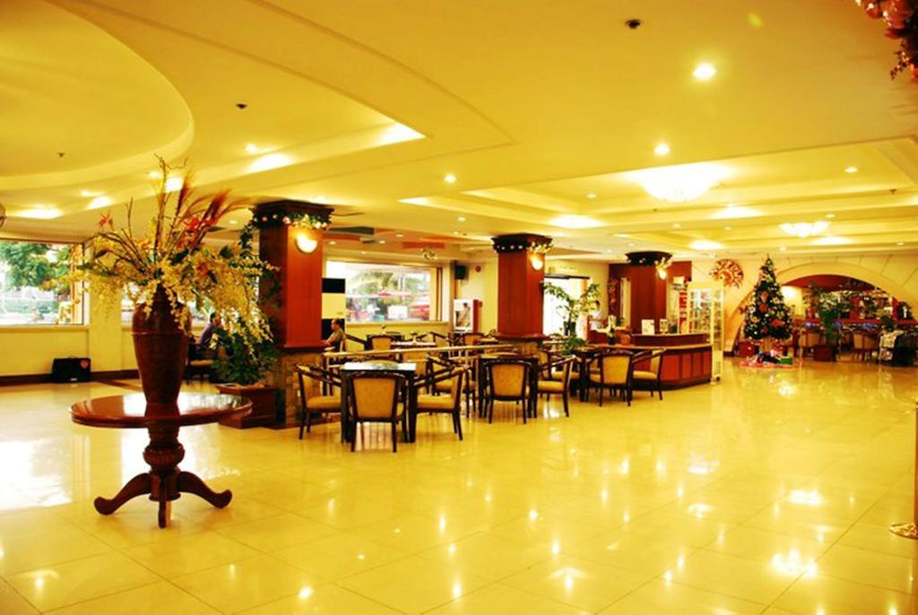 Grand Regal Hotel Баколод Екстер'єр фото