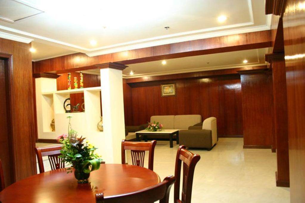 Grand Regal Hotel Баколод Екстер'єр фото