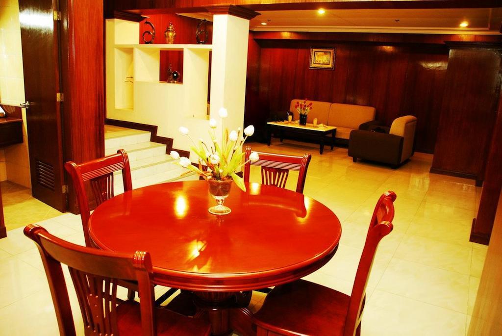Grand Regal Hotel Баколод Екстер'єр фото